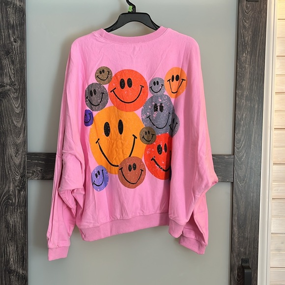 Easel Pink Smiley Face Graphic Top - Picture 8 of 8